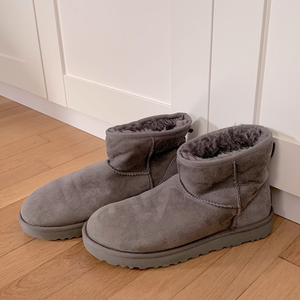 UGG ankle boots. Size 9 gray